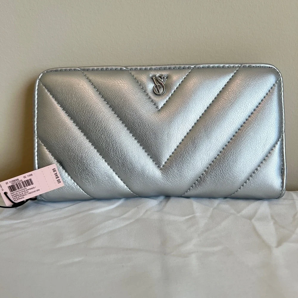 Victoria's Secret Silver Quilted  Large Wallet with Zip Closure - Picture 2 of 6